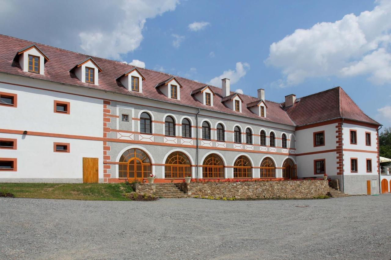 Hotel Zámek Libouň Louňovice pod Blaníkem Exterior foto